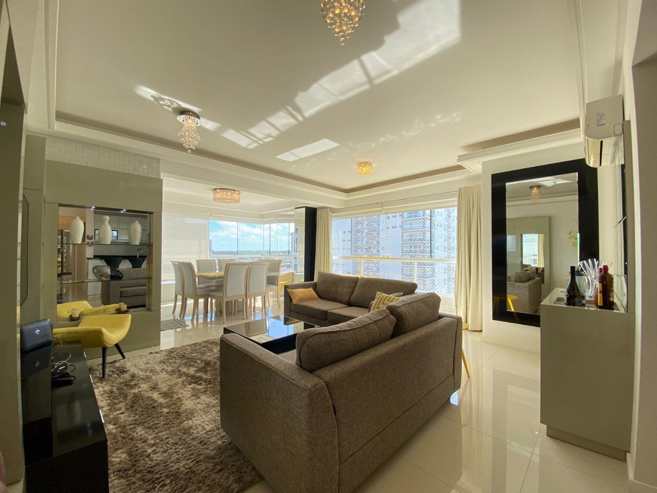 Apartamento à venda com 3 quartos, 155m² - Foto 2