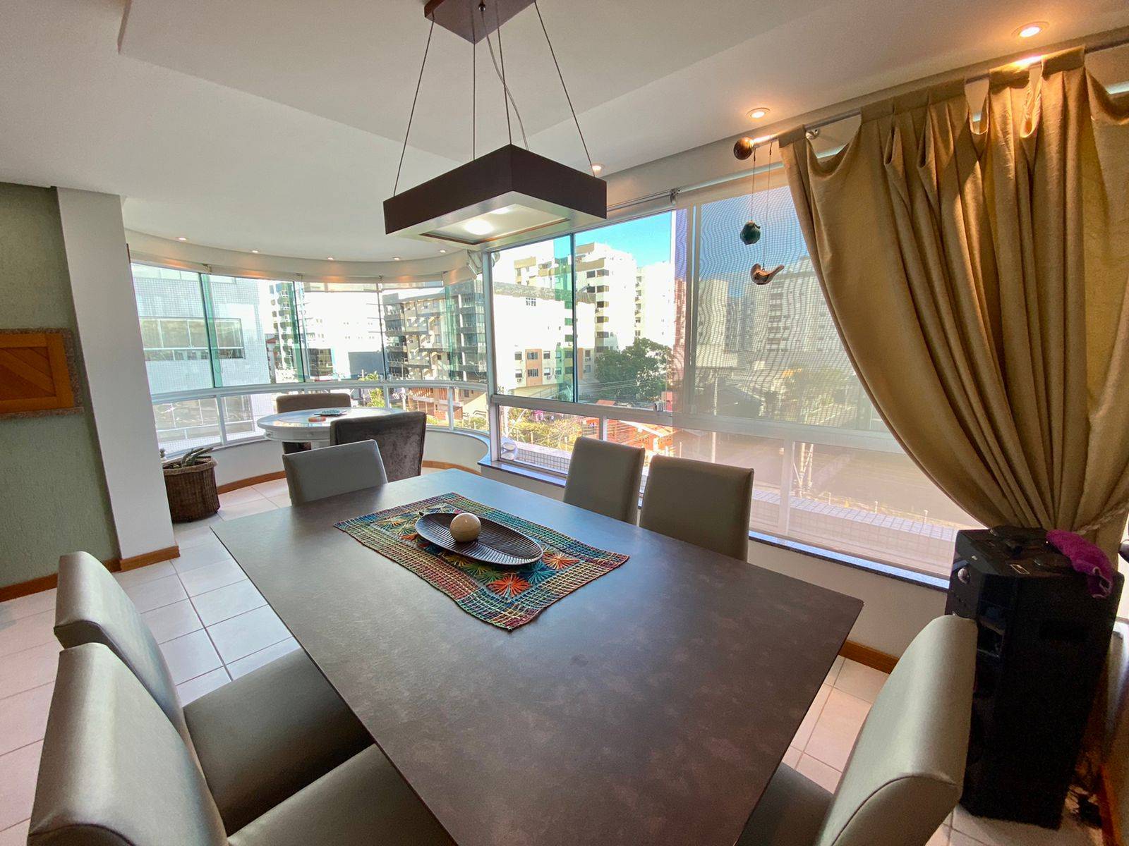 Apartamento à venda com 3 quartos, 170m² - Foto 2