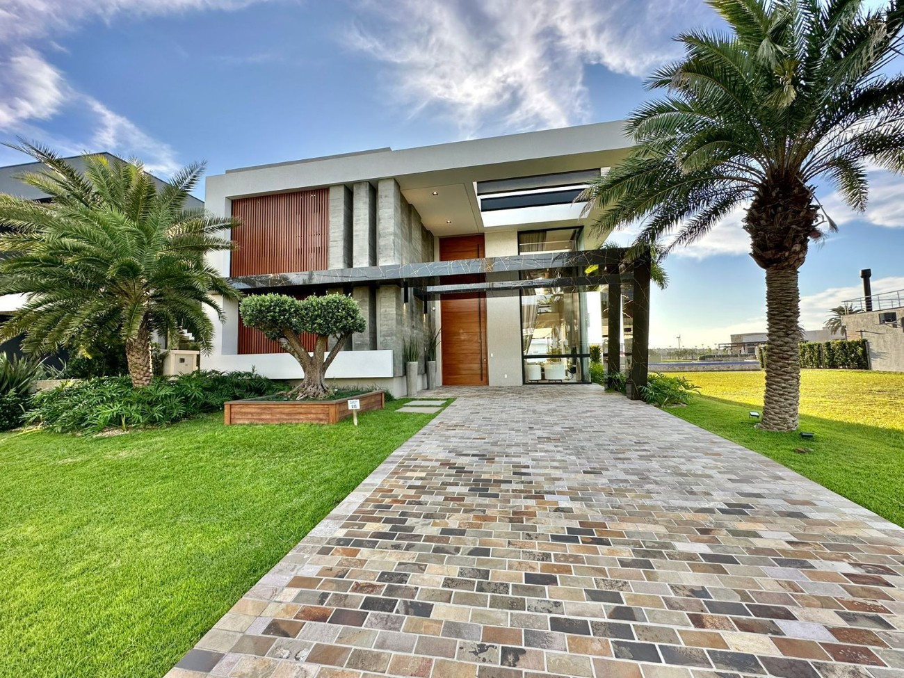 Casa de Condomínio à venda com 5 quartos, 426m² - Foto 2