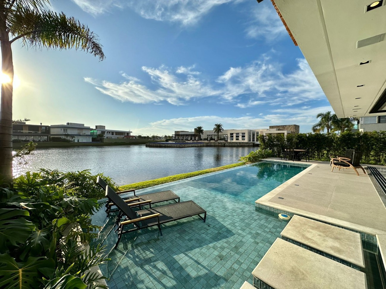 Casa de Condomínio à venda com 5 quartos, 426m² - Foto 4