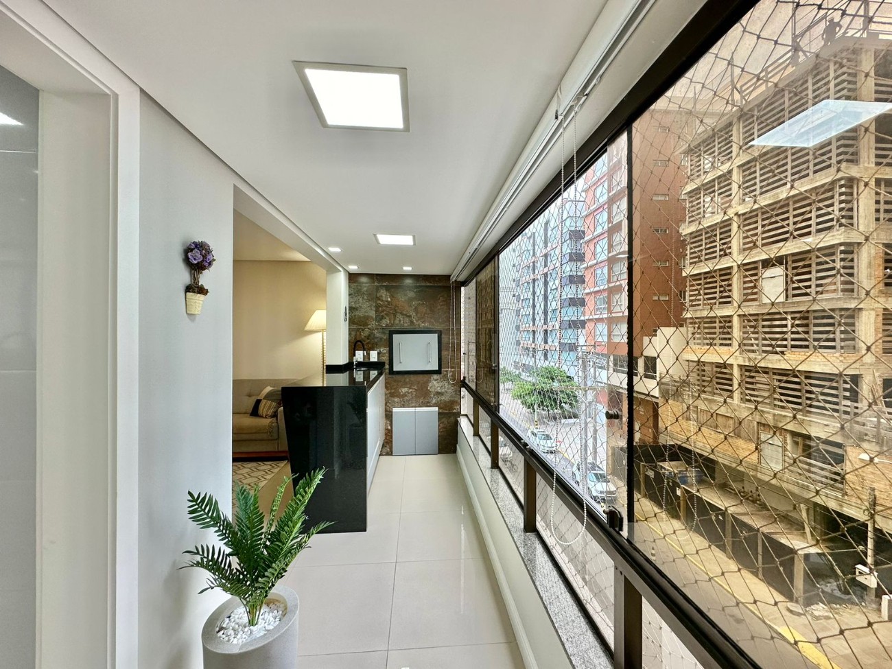 Apartamento à venda com 2 quartos, 104m² - Foto 2