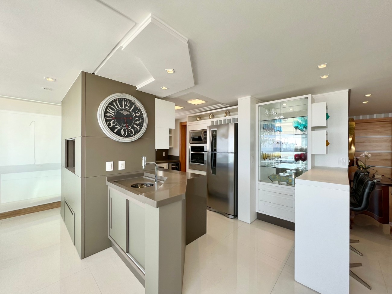Apartamento à venda com 4 quartos, 248m² - Foto 18