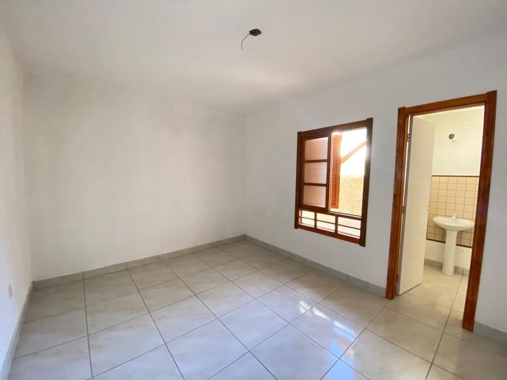 Casa à venda com 2 quartos, 60m² - Foto 5