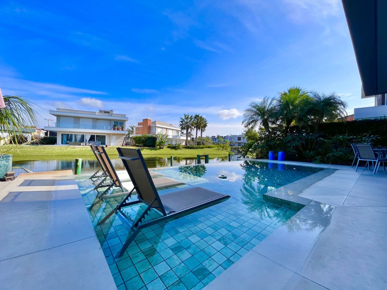Casa de Condomínio à venda com 5 quartos, 409m² - Foto 10