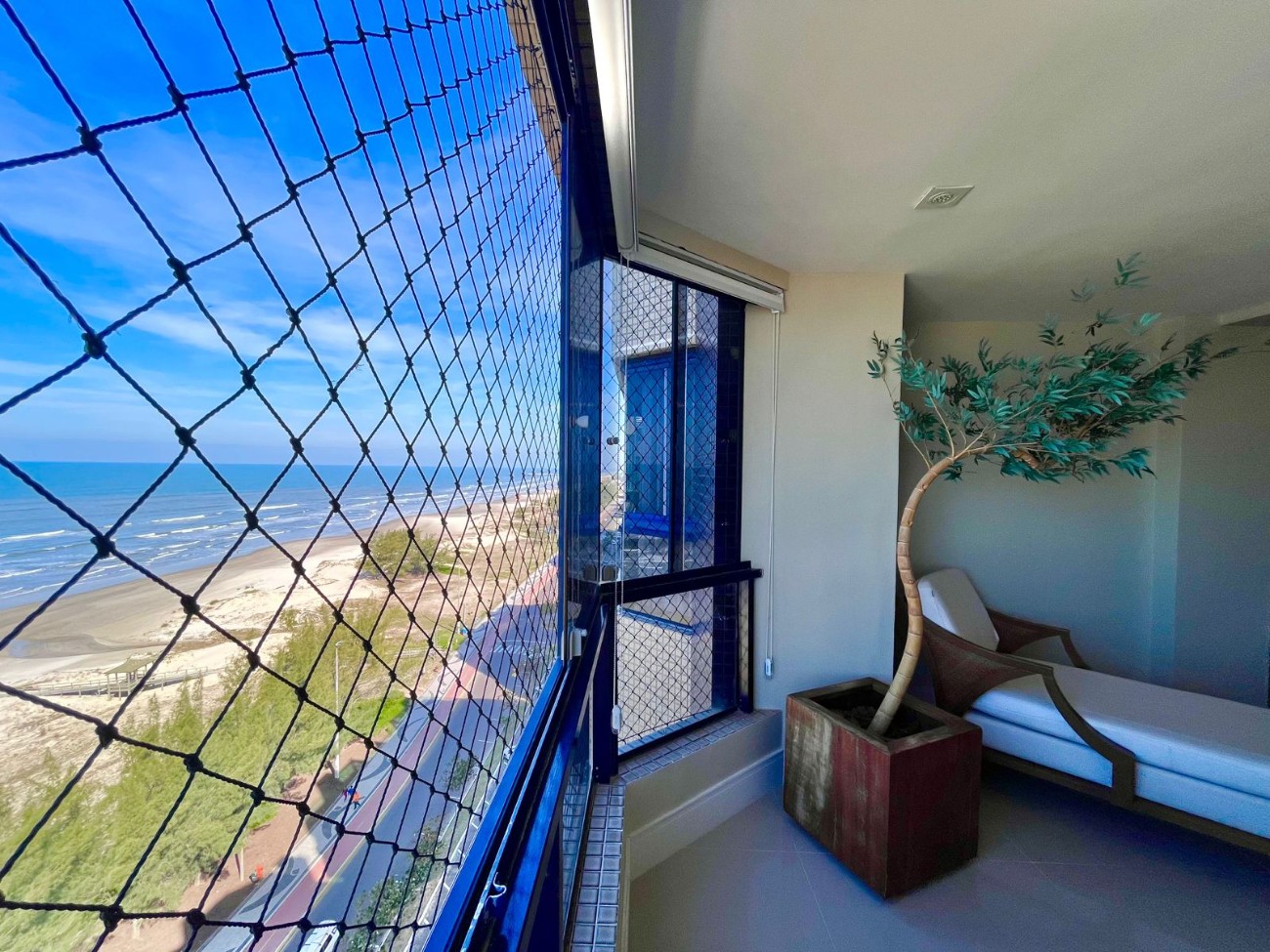 Apartamento à venda com 3 quartos, 234m² - Foto 14