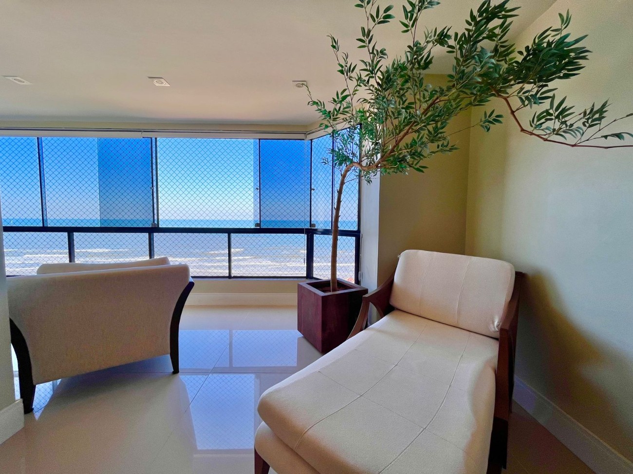 Apartamento à venda com 3 quartos, 234m² - Foto 12