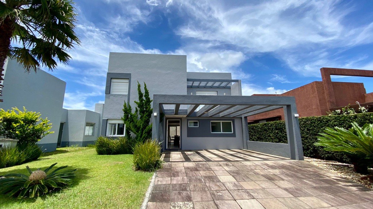 Casa em Condomínio 4 dormitórios à venda emZona Nova Capão da Canoa | Ref.: 6733