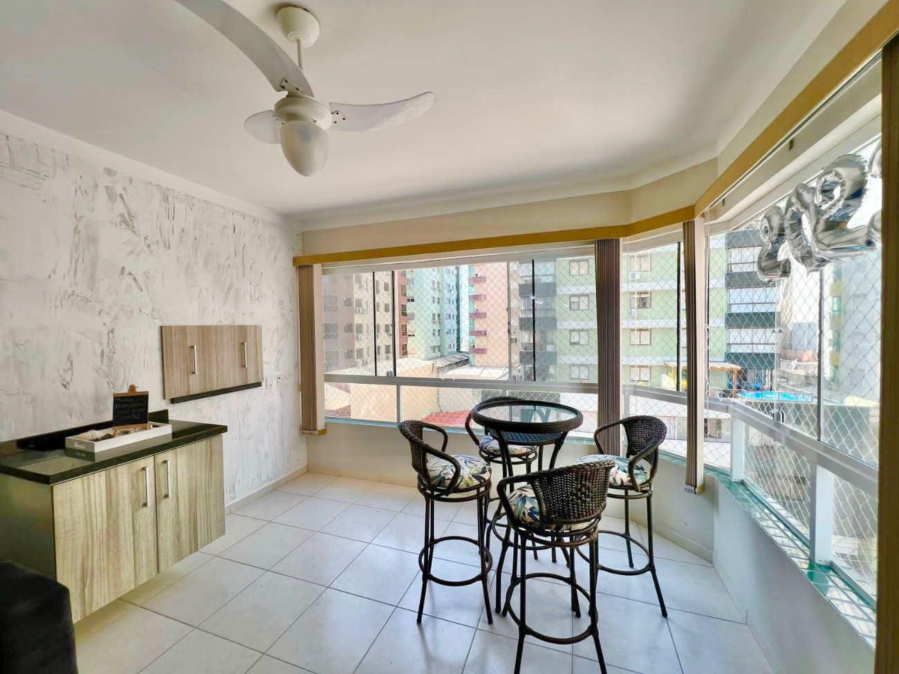 Apartamento à venda com 3 quartos, 163m² - Foto 2